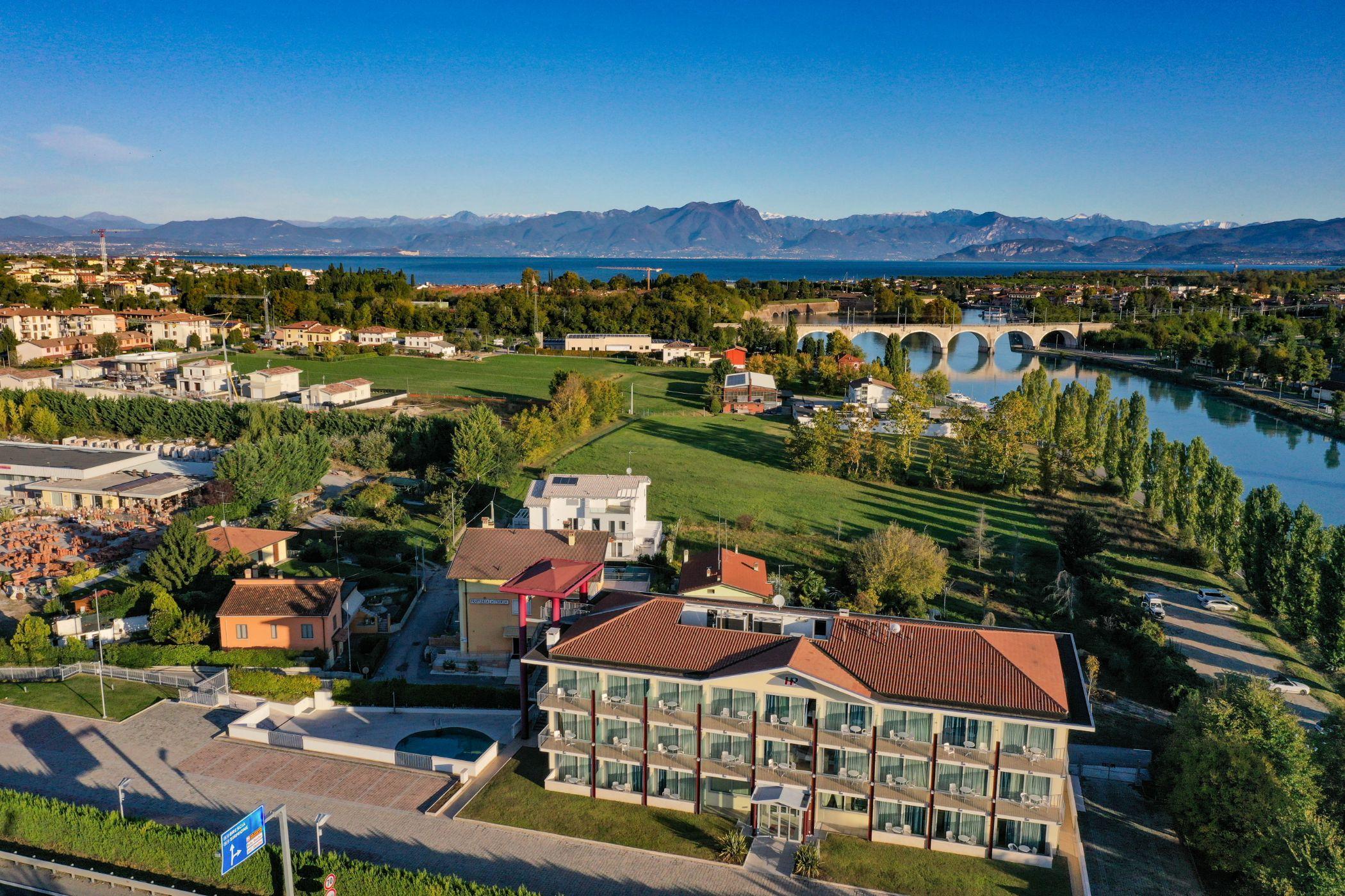 Hotel Rivus Пескьера-дель-Гарда Экстерьер фото
