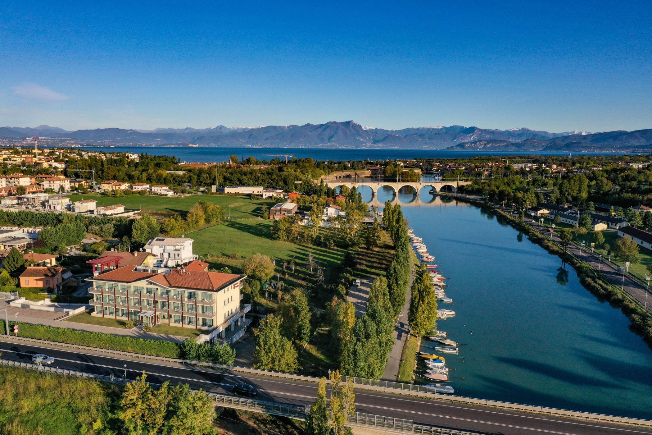 Hotel Rivus Пескьера-дель-Гарда Экстерьер фото