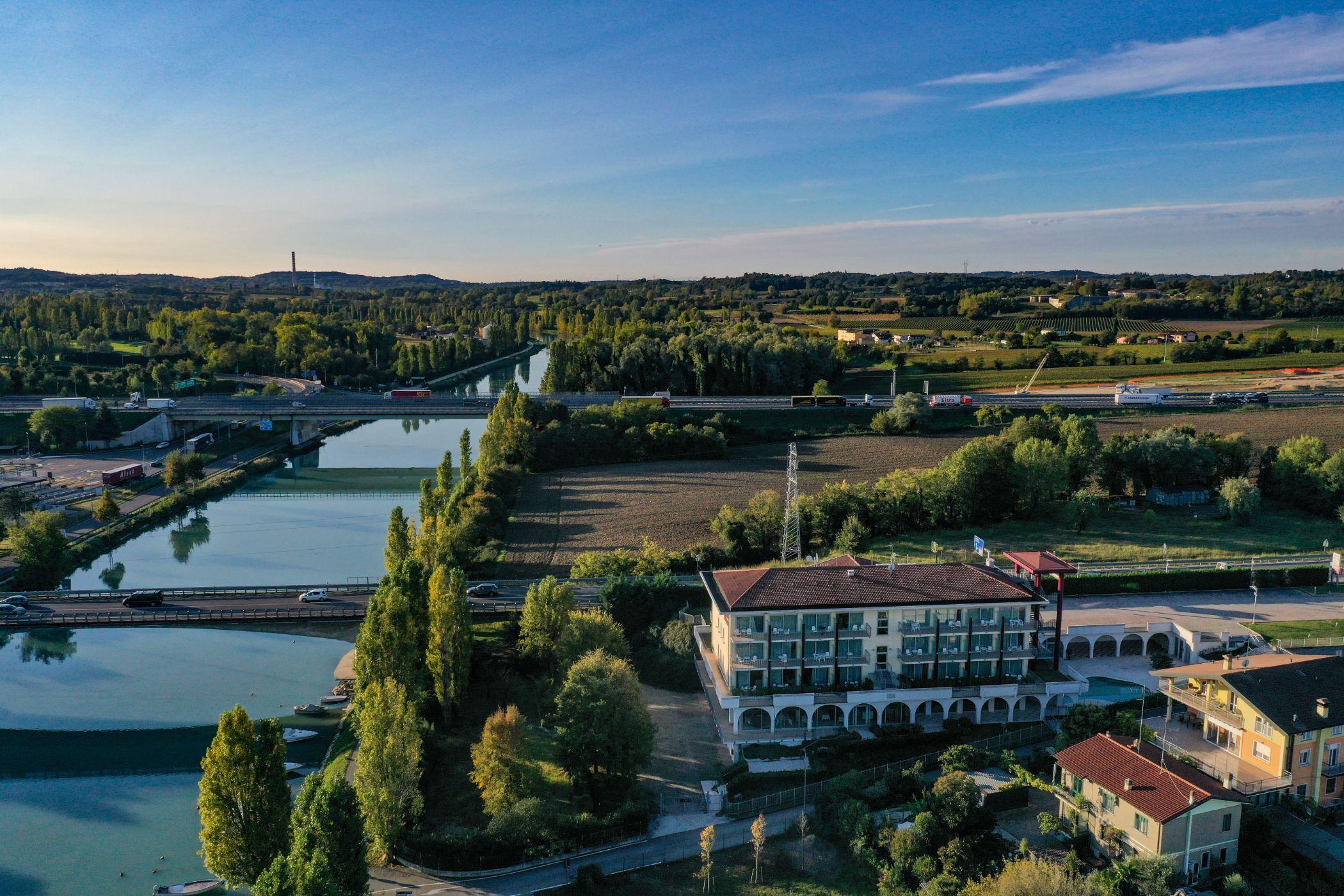 Hotel Rivus Пескьера-дель-Гарда Экстерьер фото