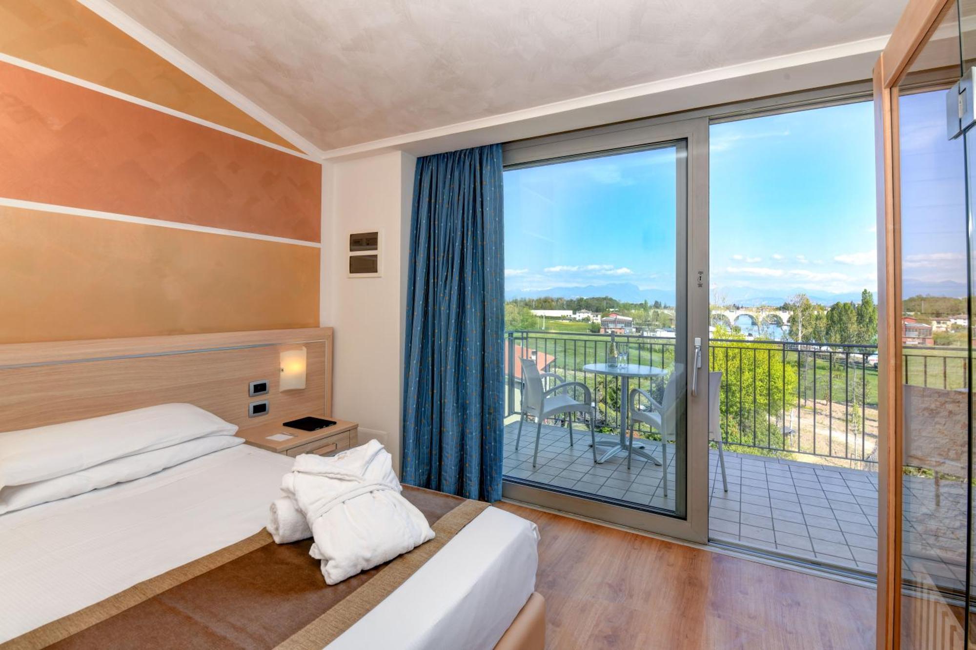 Hotel Rivus Пескьера-дель-Гарда Экстерьер фото
