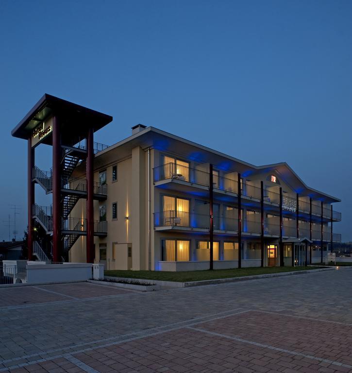 Hotel Rivus Пескьера-дель-Гарда Экстерьер фото