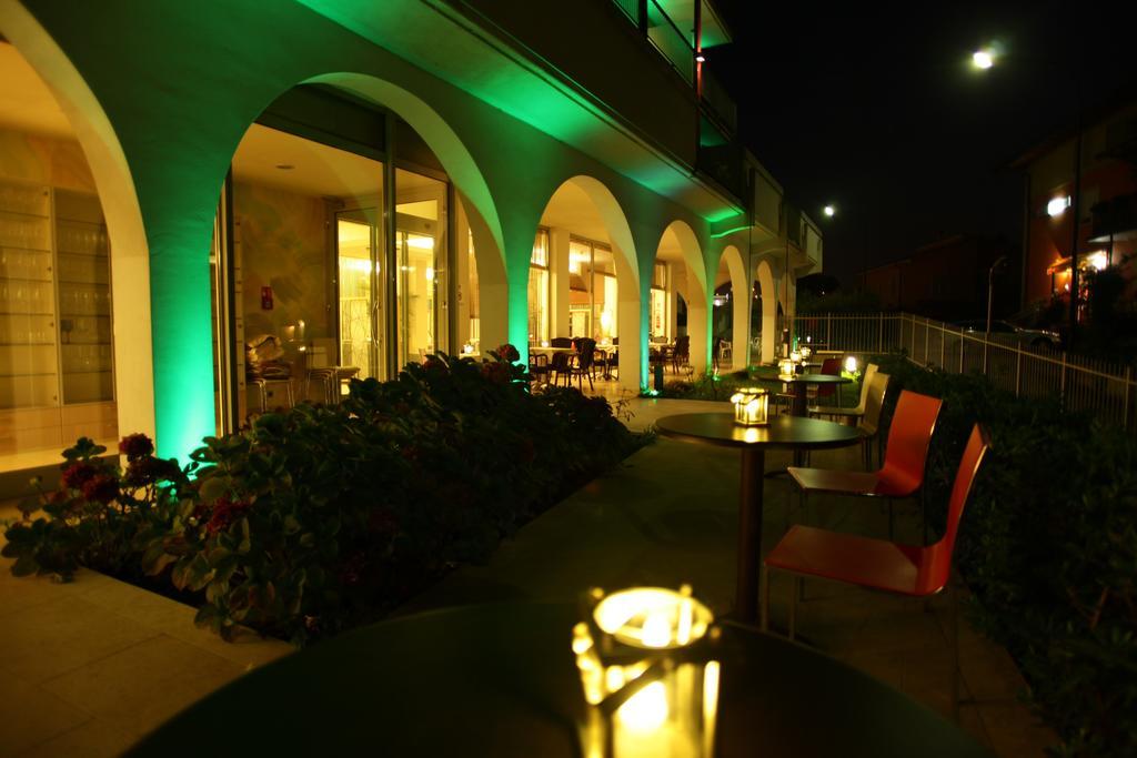 Hotel Rivus Пескьера-дель-Гарда Экстерьер фото